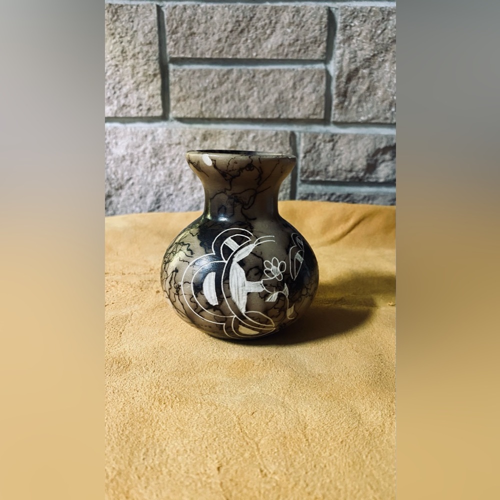SOLD Vintage Hand Carved Horse Hair Pottery Piece
